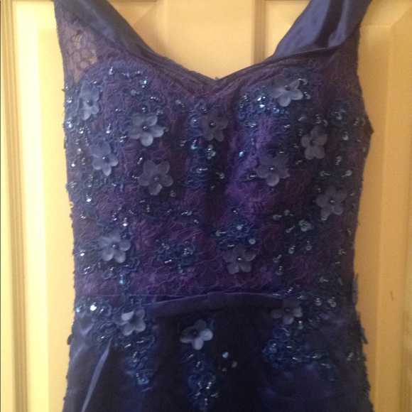 Dress - Picture 1 of 4